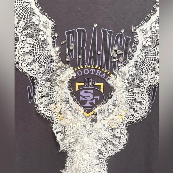 Hiso Hiso NWT Size M Purple Graphic NFL T-Shirt Dress with Lace & Ruffles (0559) - Picture 8 of 13